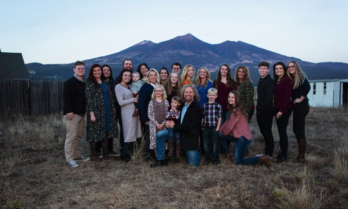 The Brown Family takes a family photo in Flagstaff, Arizona for 'Sister Wives' Season 17.