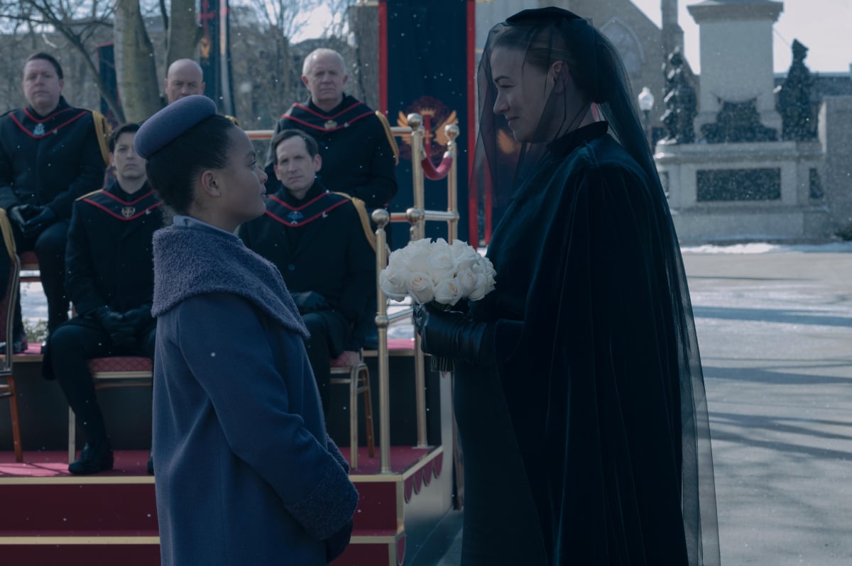 Hannah gives Serena a bouquet of flowers in The Handmaid's Tale Season 5. 