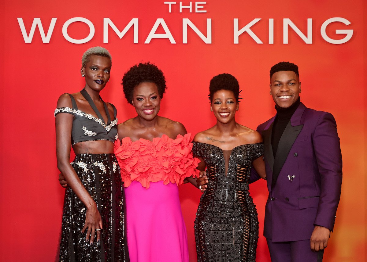 Sheila Atim, Viola Davis, Thuso Mbedu und John Boyega besuchen die Premiere von „The Woman King“.