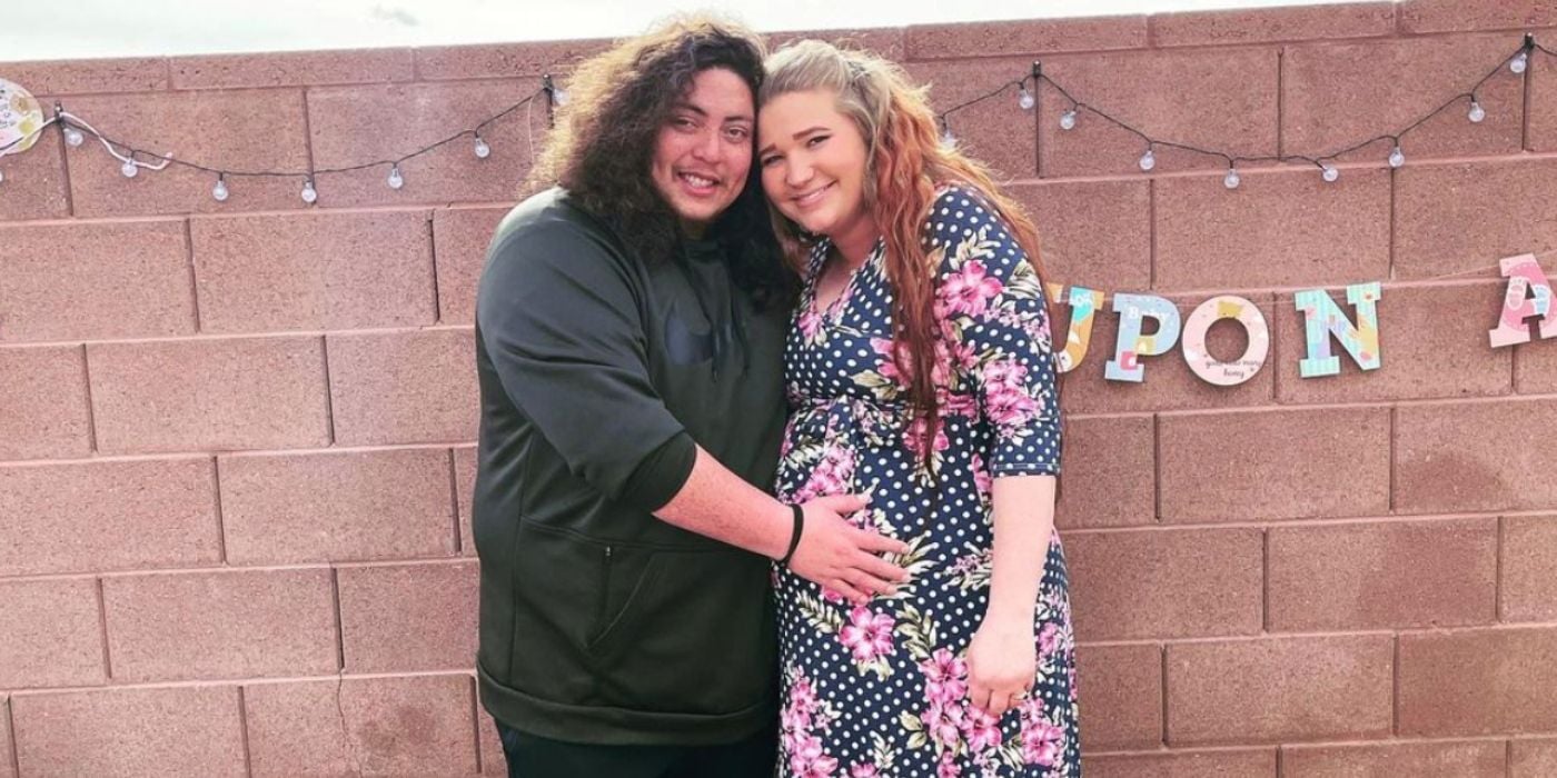Tony Padron holds Mykleti Padron's baby bump on 'Sister Wives.'
