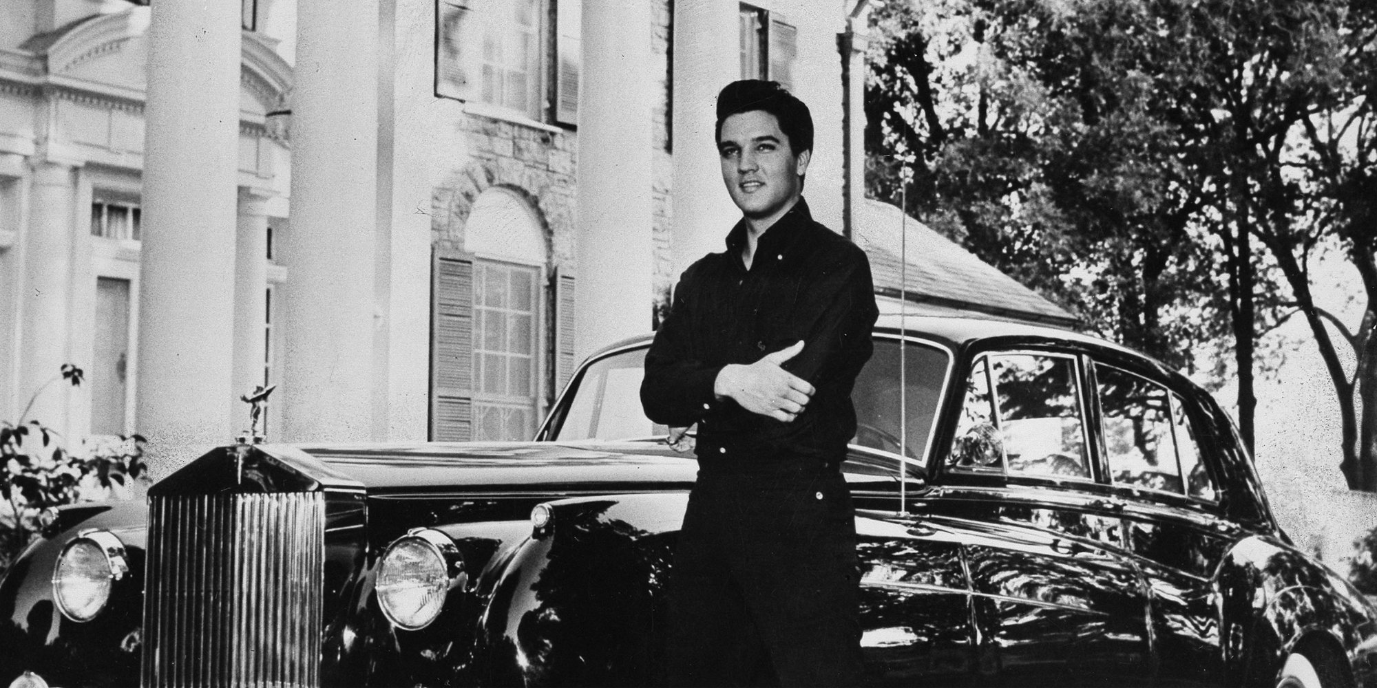 Elvis Presley poses outside of Graceland in Memphis, TN.