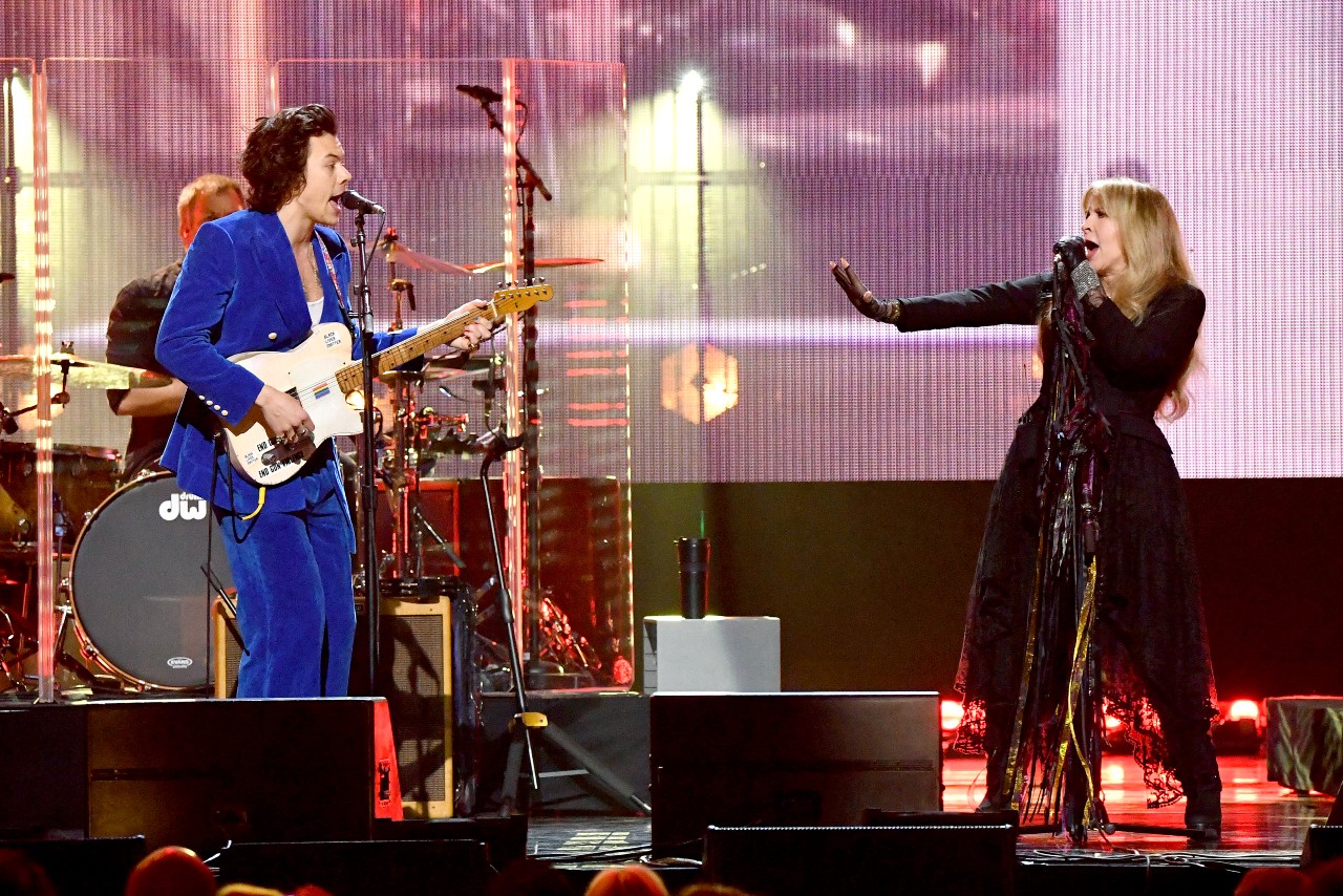 Harry Styles sings with Stevie Nicks.