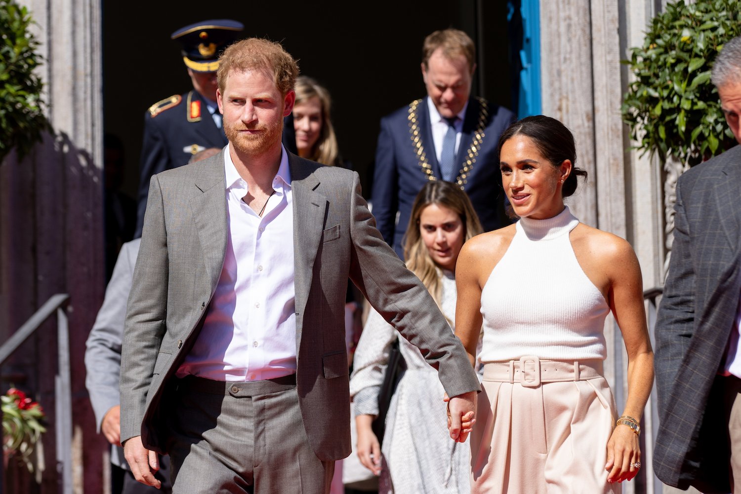 Prince Harry body language appears tense and nervous alongside Meghan Markle at Invictus Games event