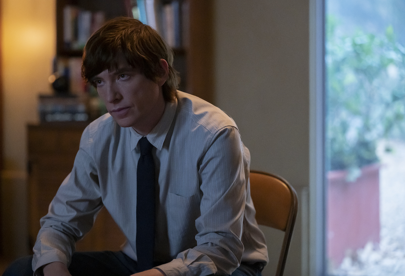 Sam Fortner (Domhnall Gleeson), a Kenny Chesney fan and member of 'No Shoes Nation,' in the FX Hulu series 'The Patient'