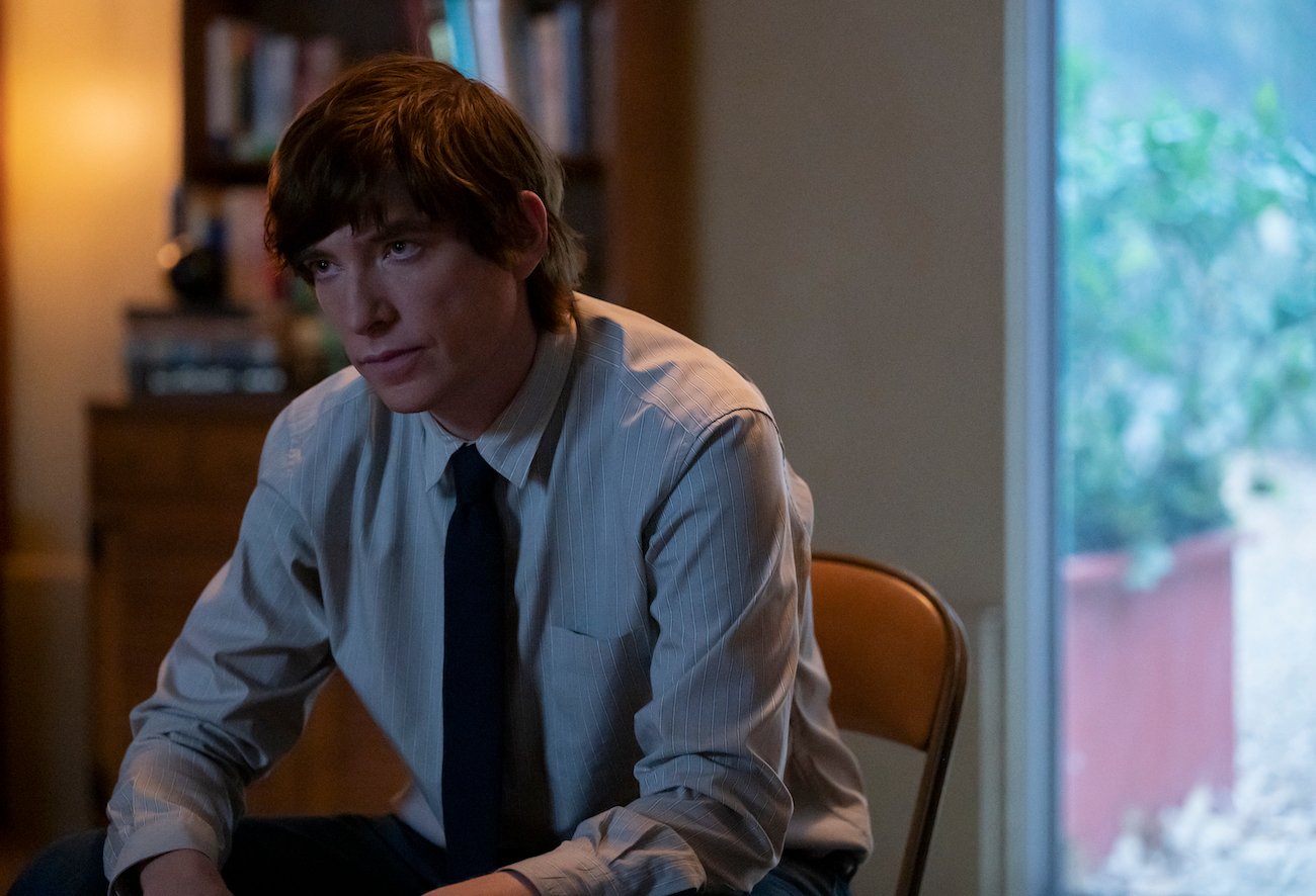 Sam Fortner (Domhnall Gleeson), a Kenny Chesney fan and member of 'No Shoes Nation,' in the FX Hulu series 'The Patient'