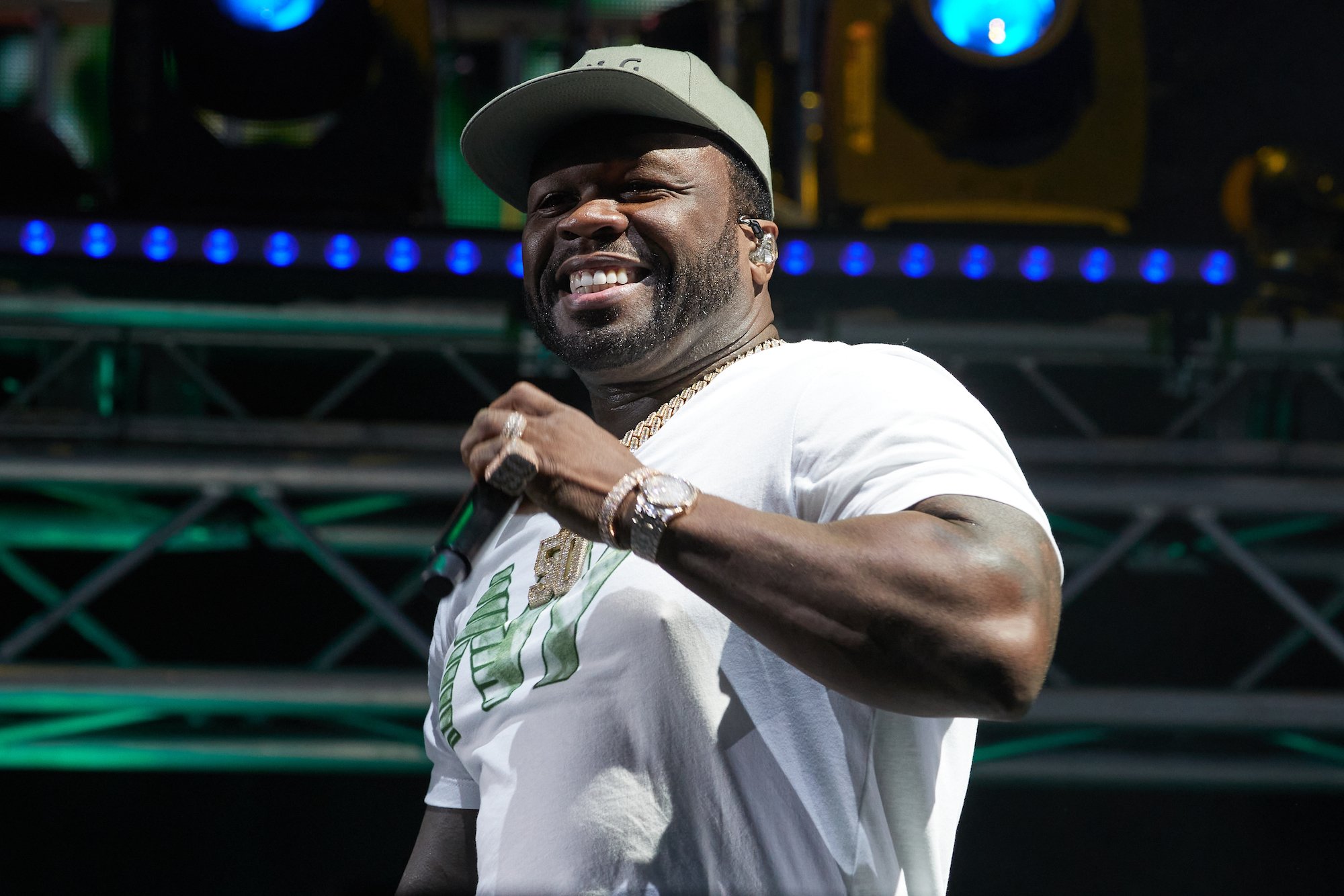 50 Cent, whose son criticized his child support, performing on stage