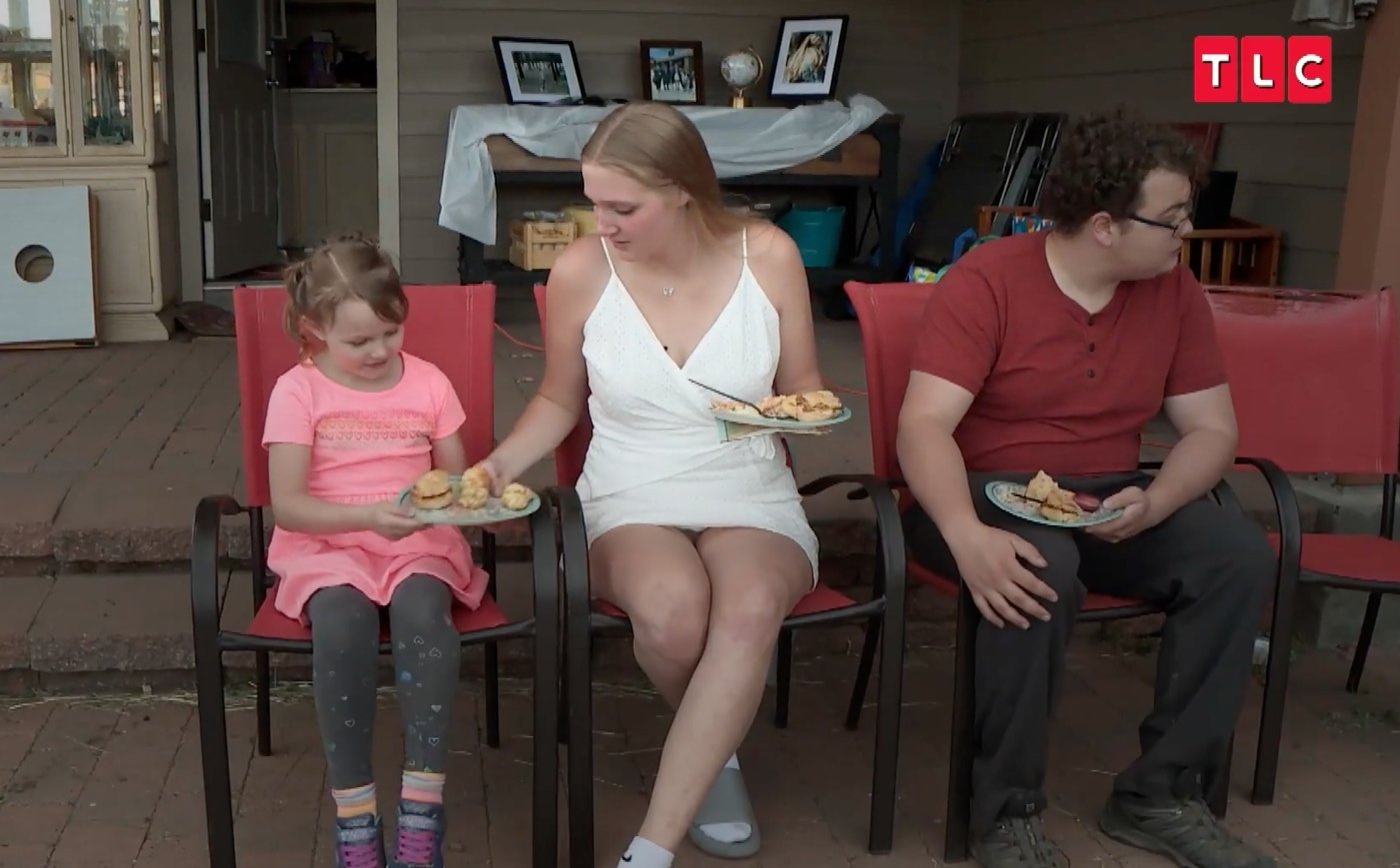 Ariella Brown, Ysabel Brown, and Dayton Brown sit together and eat during Ysabel's graduation party on 'Sister Wives' Season 17 on TLC.
