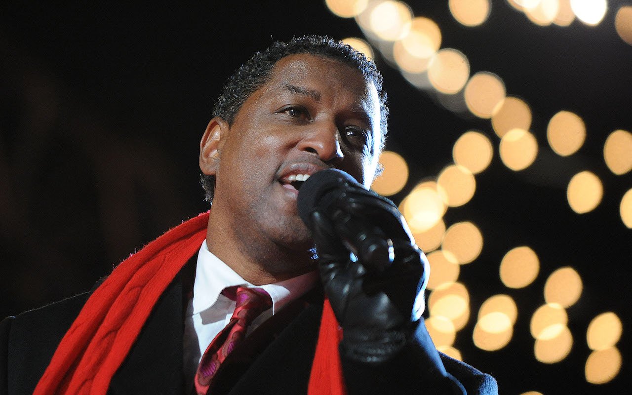 Babyface sings on stage; the singer married an actress from 'Moesha'