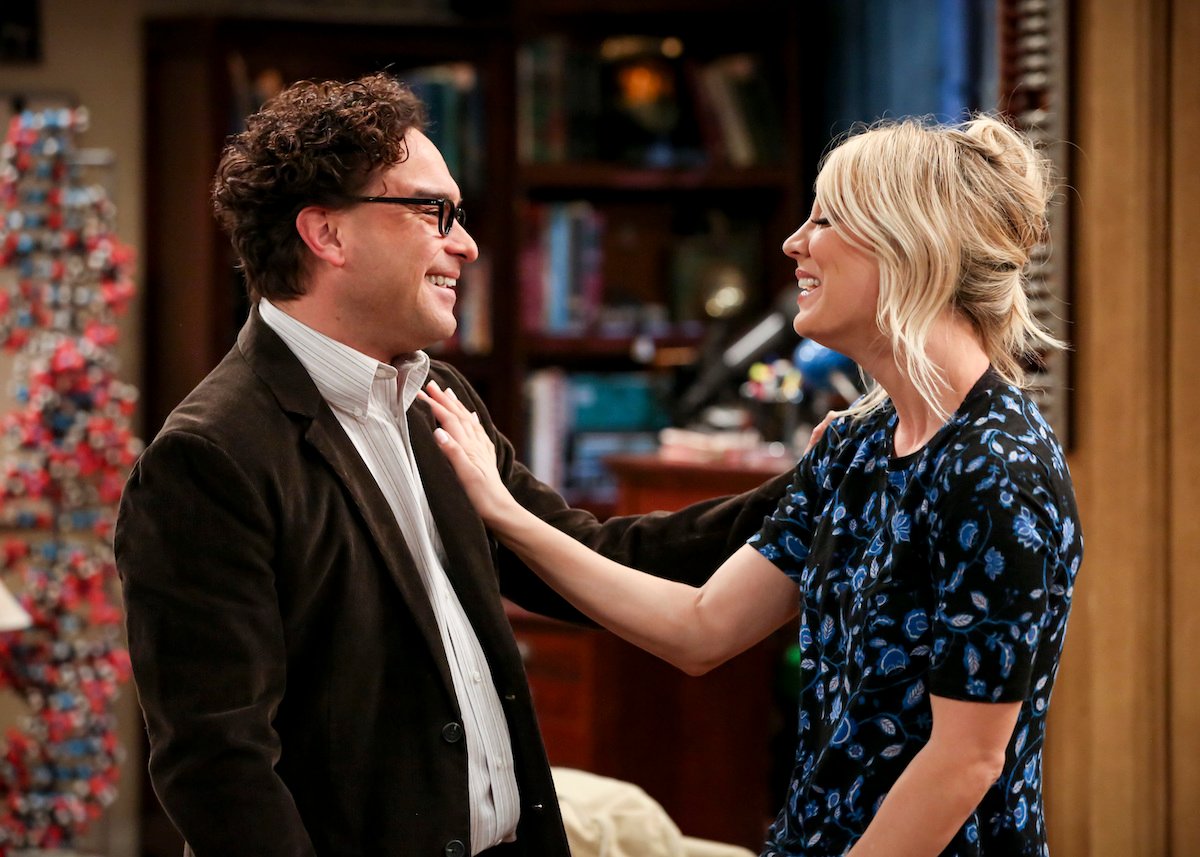 'Big Bang Theory': Penny (Kaley Cuoco) puts her hand on Leonard (Johnny Galecki)