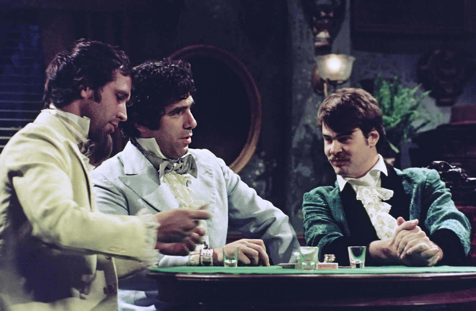 Chevy Chase, Elliott Gould, Dan Aykroyd play cards in an 'SNL' sketch