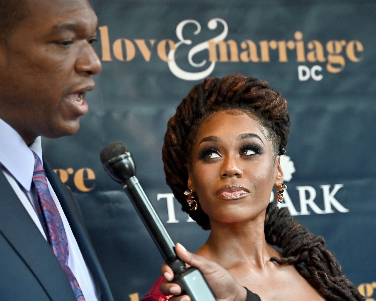 Chris Samuels and Monique Samuels talk on the red carpet; Monique and Chris are separating