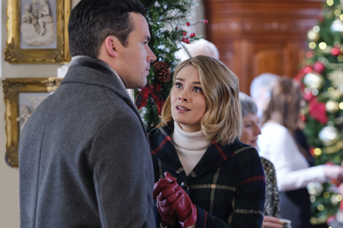 Kim Matula looking at a man in the Hallmark Channel movie 'Ghosts of Christmas Always'