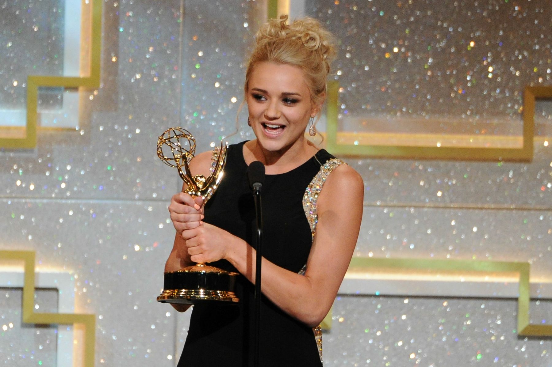 'The Young and the Restless' actor Hunter King accepting an award at the 41st Annual Daytime Emmy Awards