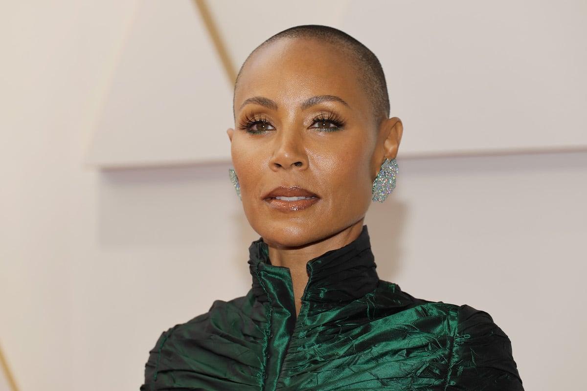 Jada Pinkett Smith walks the Oscars red carpet