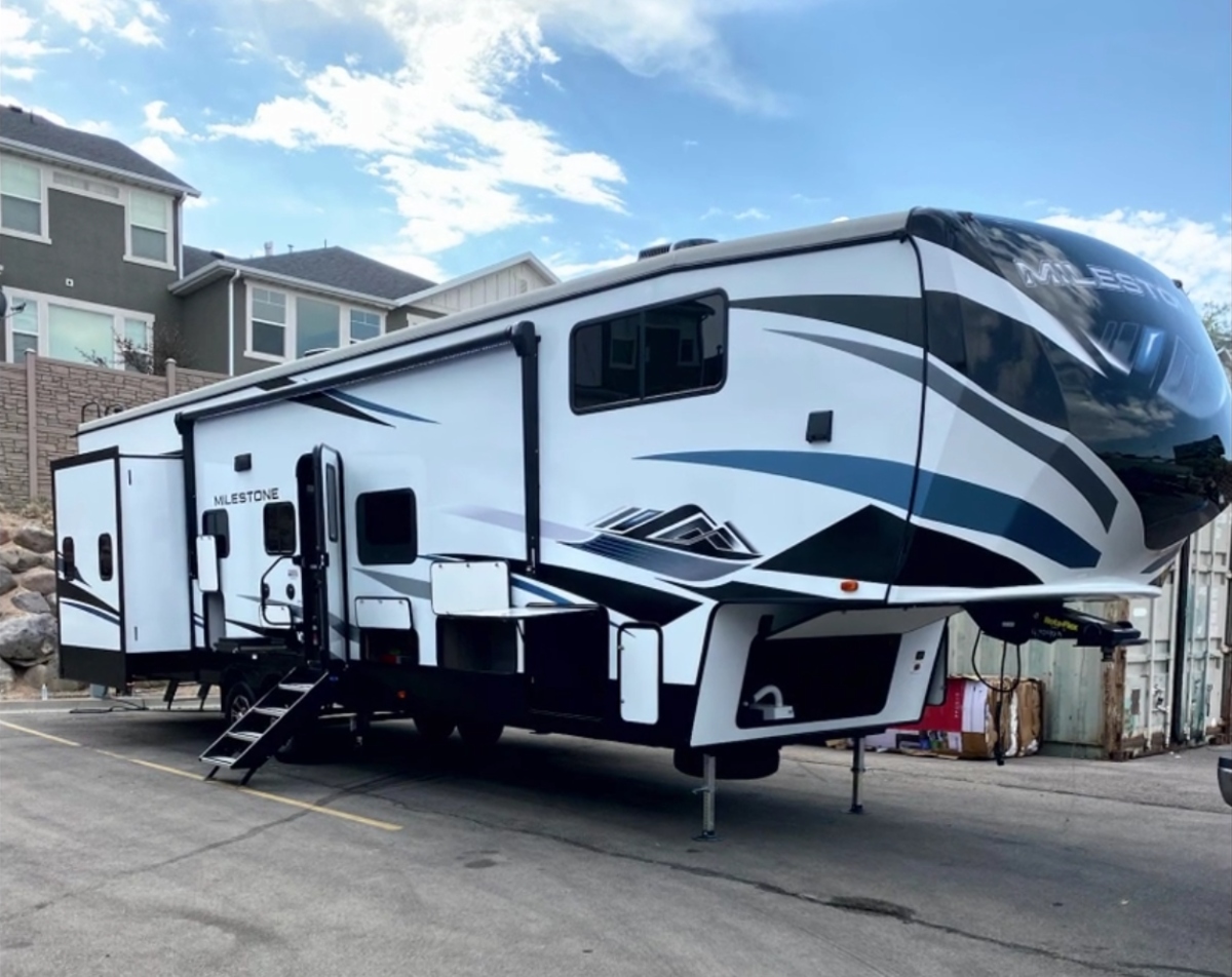 The fifth-wheel trailer that Janelle Brown will be living in on the Coyote Pass property on 'Sister Wives' Season 17 on TLC. 