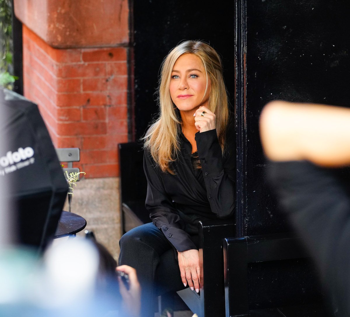 Jennifer Aniston films 'The Morning Show' on September 26, 2022 in New York City