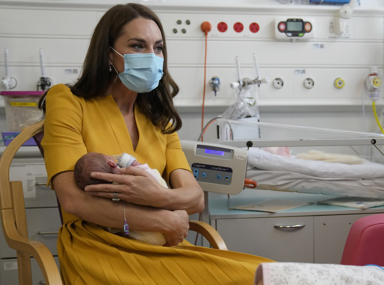 Kate Middleton cradles newborn Bianca as she speaks to her mother