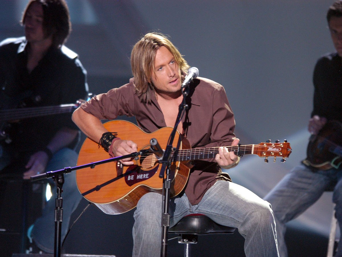 Keith Urban performs "You'll Think of Me" at the 2004 CMA Awards