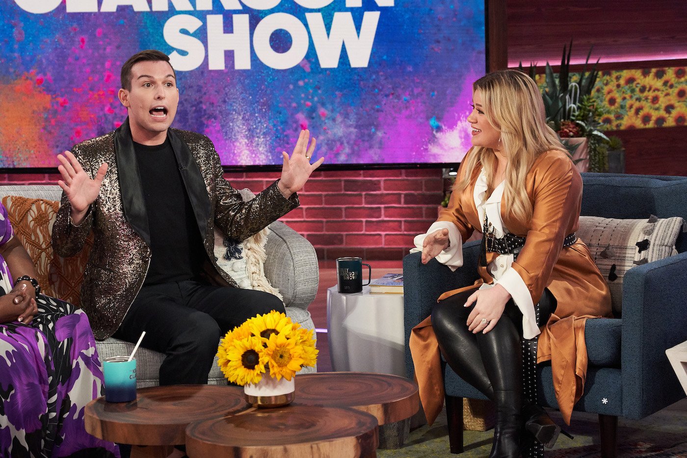 Psychic medium Matt Fraser sits next to talk show host Kelly Clarkson 