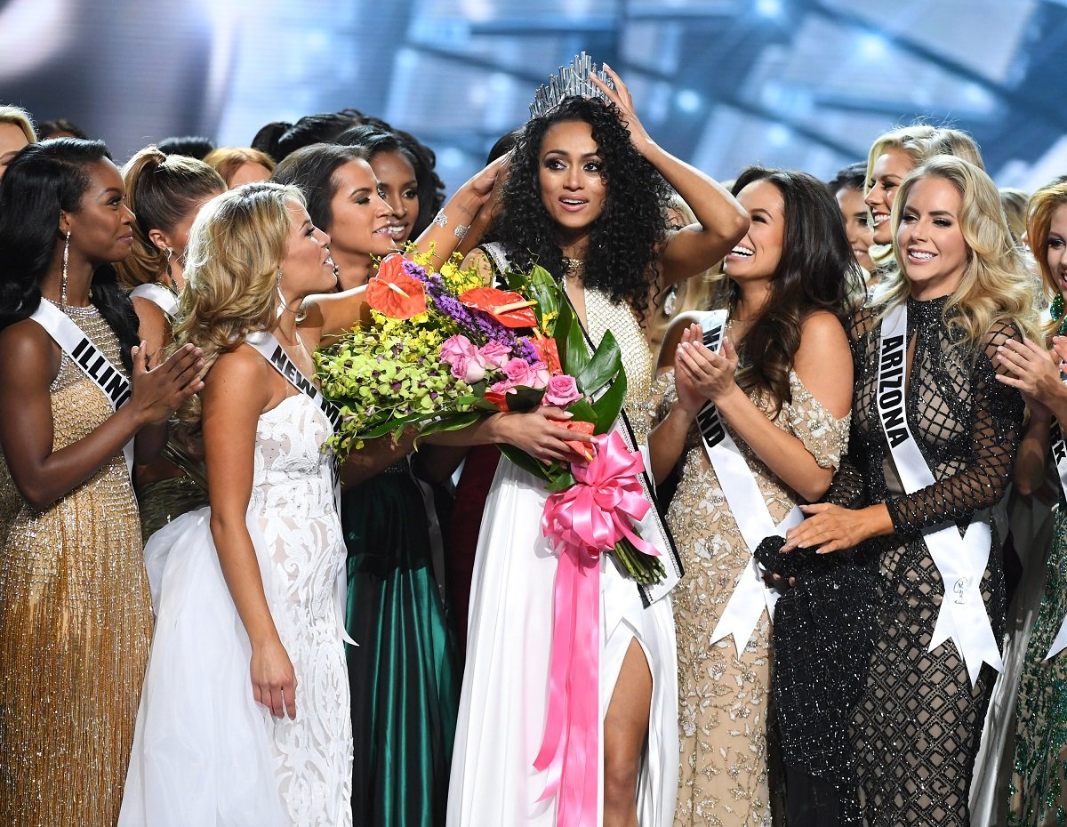 Miss District of Columbia Kara McCullough (C) is surrounded by fellow contestants after she was crowned Miss USA