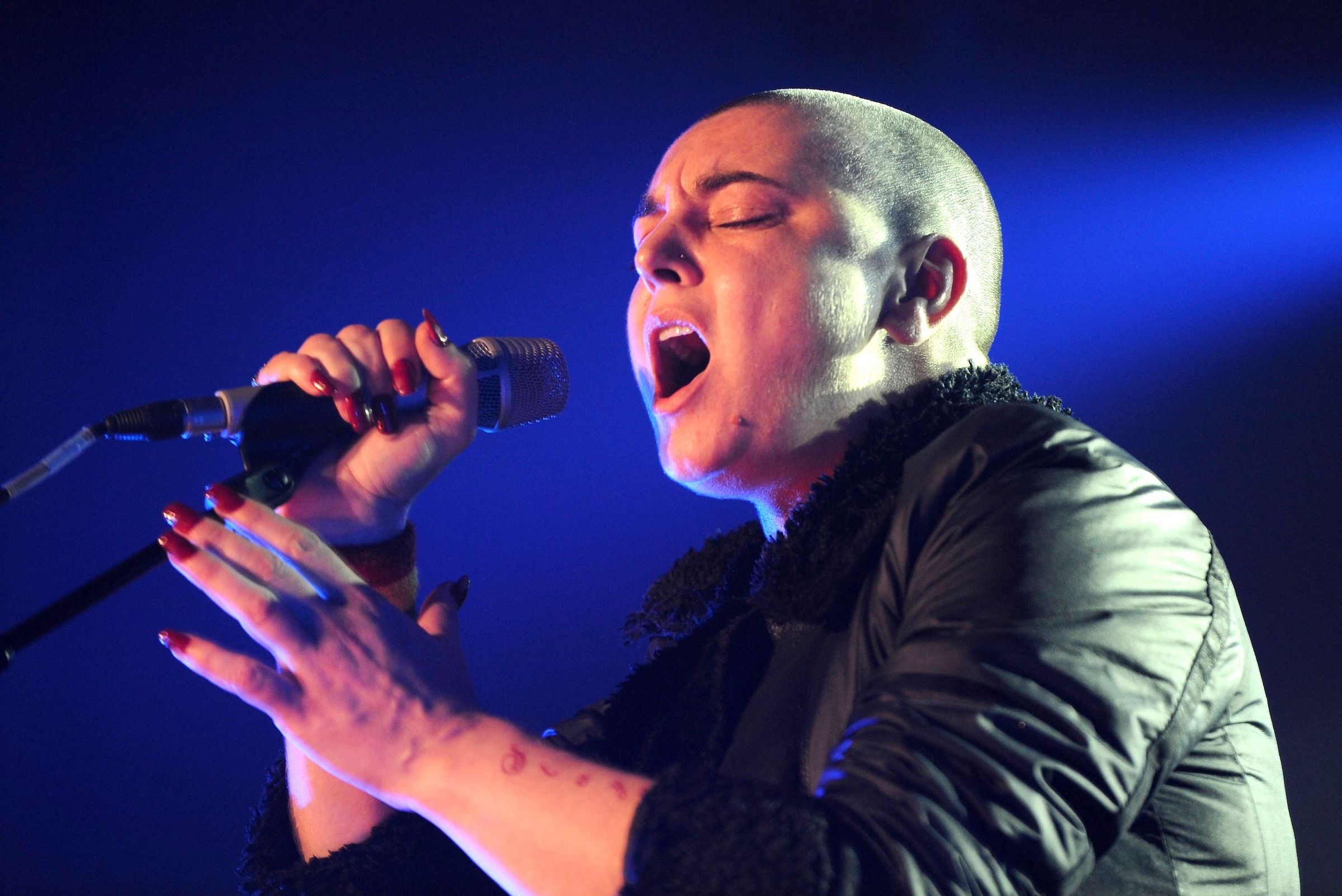 Sinéad O'Connor, who rose to fame thanks to Prince's song 'Nothing Compares 2 U', singing on stage