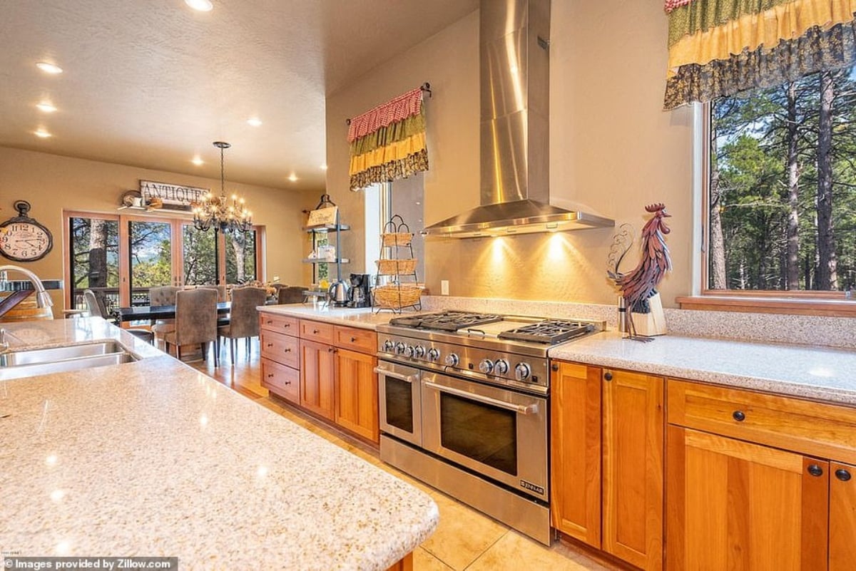 The kitchen of 'Sister Wives' Robyn Brown's Flagstaff, Arizona home.