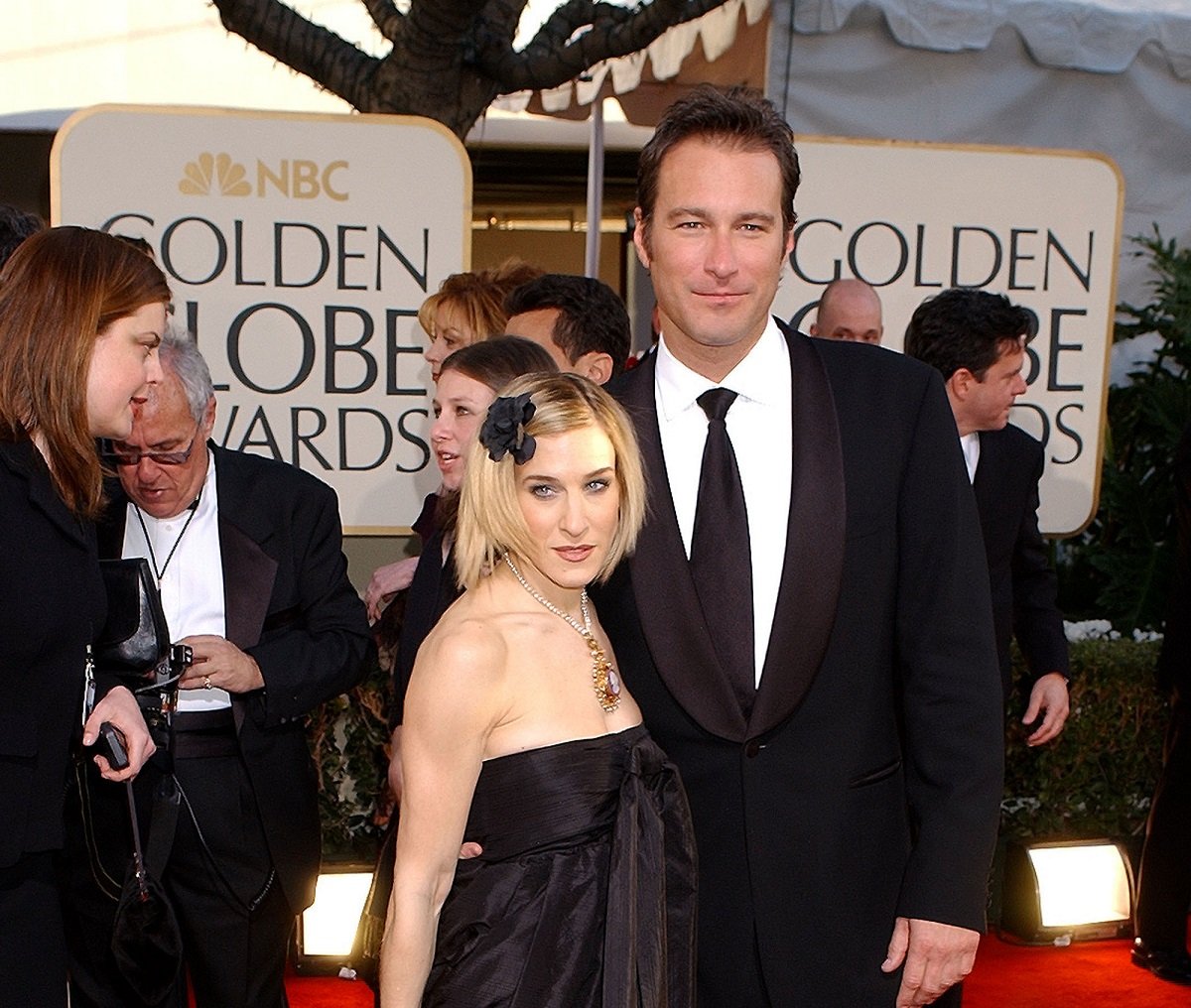 Sarah Jessica Parker and John Corbett arrive at the Golden Globe Awards at the Beverly Hilton January 20, 2002