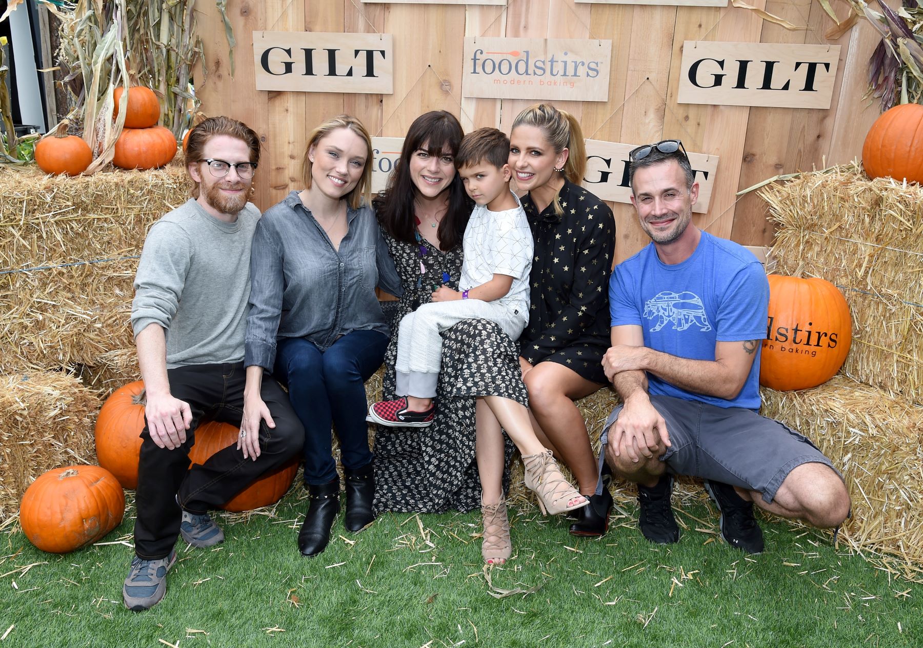 (L to R) Seth Green, Clare Grant, Selma Blair, Sarah Michelle Gellar, Freddie Prinze Jr.