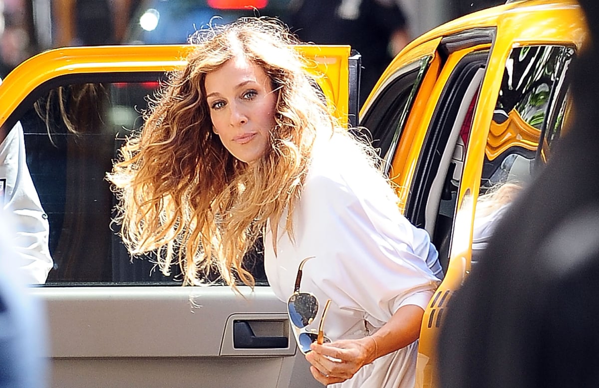 Sarah Jessica Parker as Carrie Bradshaw filming on location for "Sex And The City 2"on the Streets of Manhattan on September 1, 2009 in New York City