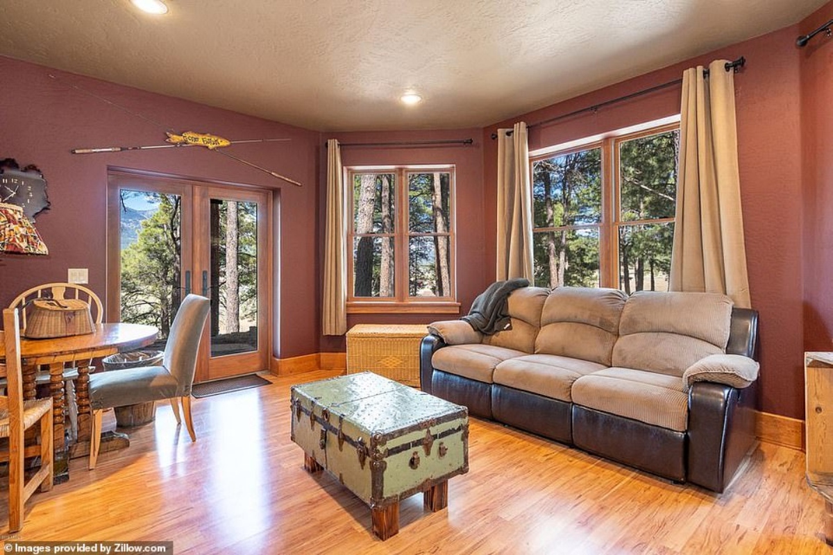 Inside of 'Sister Wives' Robyn Brown's Flagstaff, Arizona home.