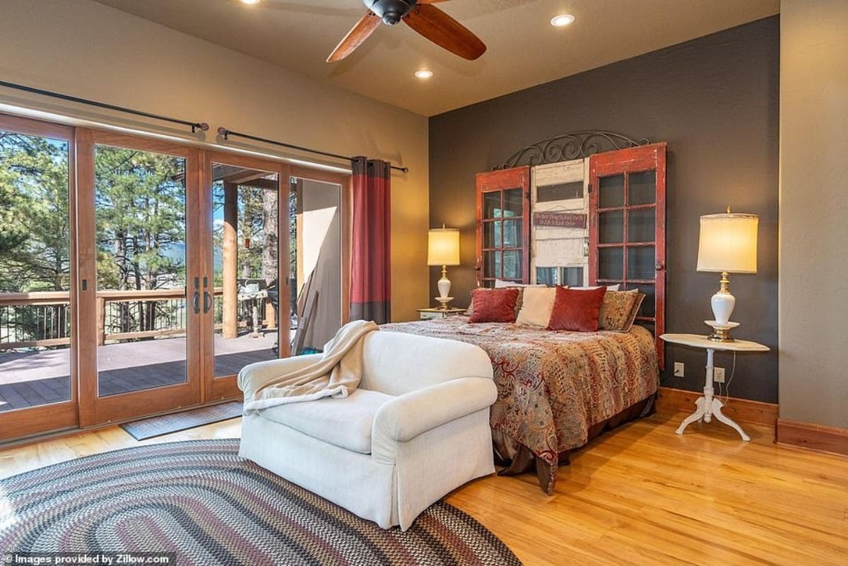 Inside the master bedroom of 'Sister Wives' Robyn Brown's Flagstaff, Arizona home.