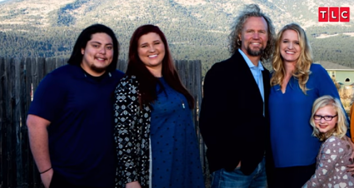 Tony Padron, Mykelti Padron, Kody Brown,Christine Brown and Truely Brown pose for a photo together