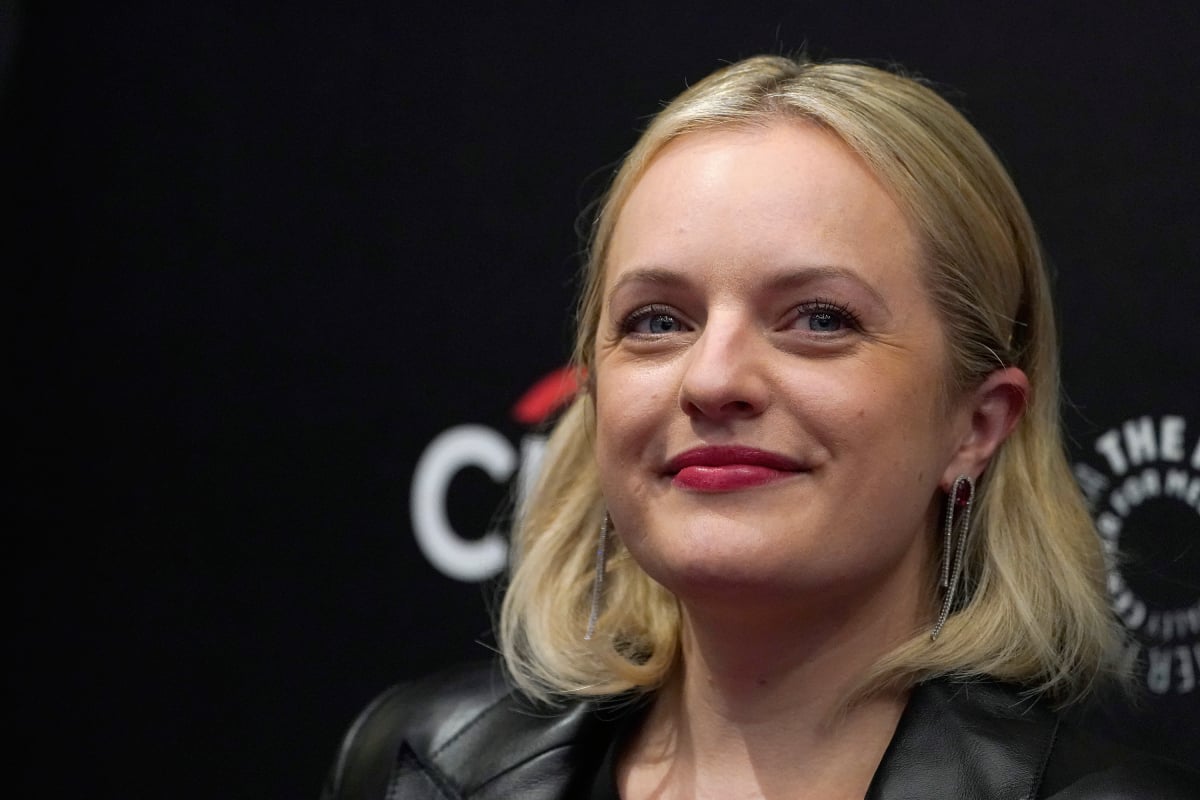Elisabeth Moss attends The Handmaid's Tale event during the 2022 PaleyFest NY at Paley Museum on October 10, 2022 in New York City. She has short blonde hair and wears a black leather jacket.