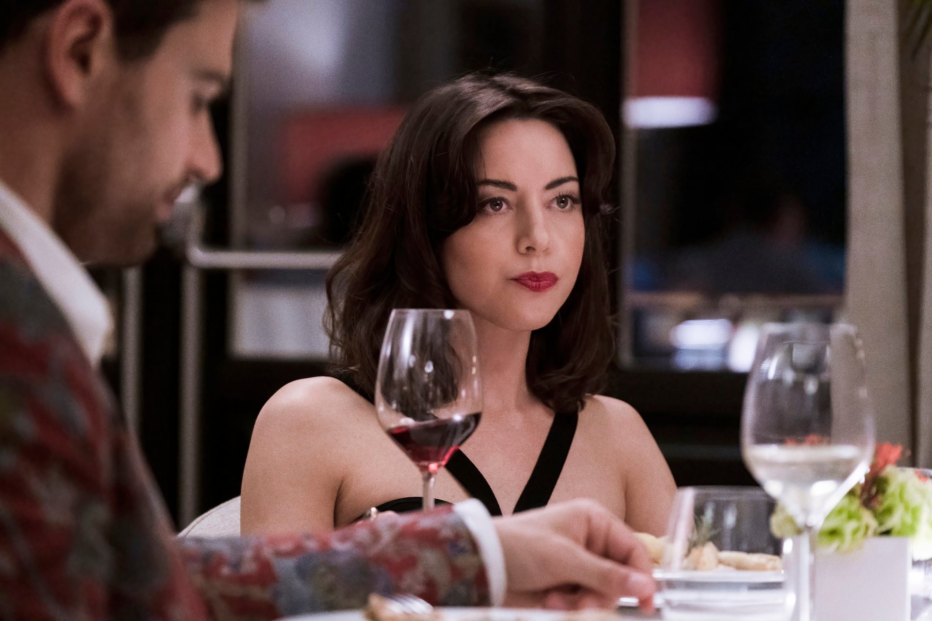 Aubrey Plaza as Harper Spiller in front of a glass of wine in 'The White Lotus: Sicily' Episode 1
