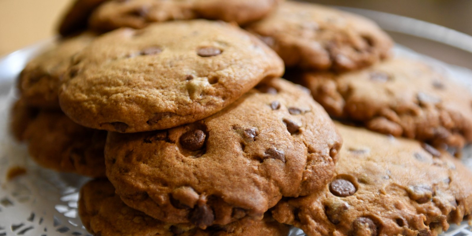 A plate of chocolate chip cookies, a favorite treat for Prince Harry and Meghan Markle.