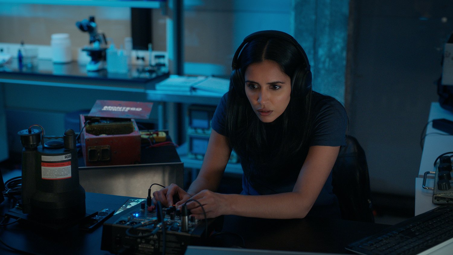 Paarveen Kaur as Saanvi Bahl listening to the black box in Manifest Season 4 Episode 2.