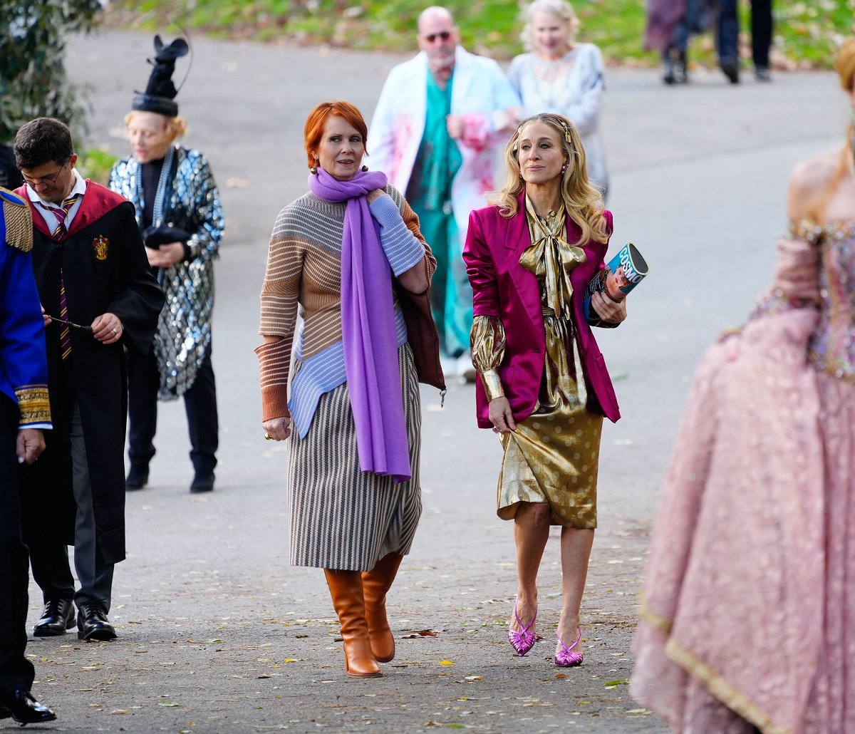 Cynthia Nixon as Miranda Hobbes and Sarah Jessica Parker as Carrie Bradshaw are seen on the set of 