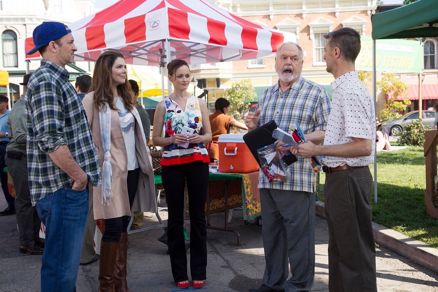 Luke Danes, Lorelai Gilmore, Rory Gilmore, Taylor Doose and Kirk Gleason in 'Gilmore Girls: A Year in the Life'