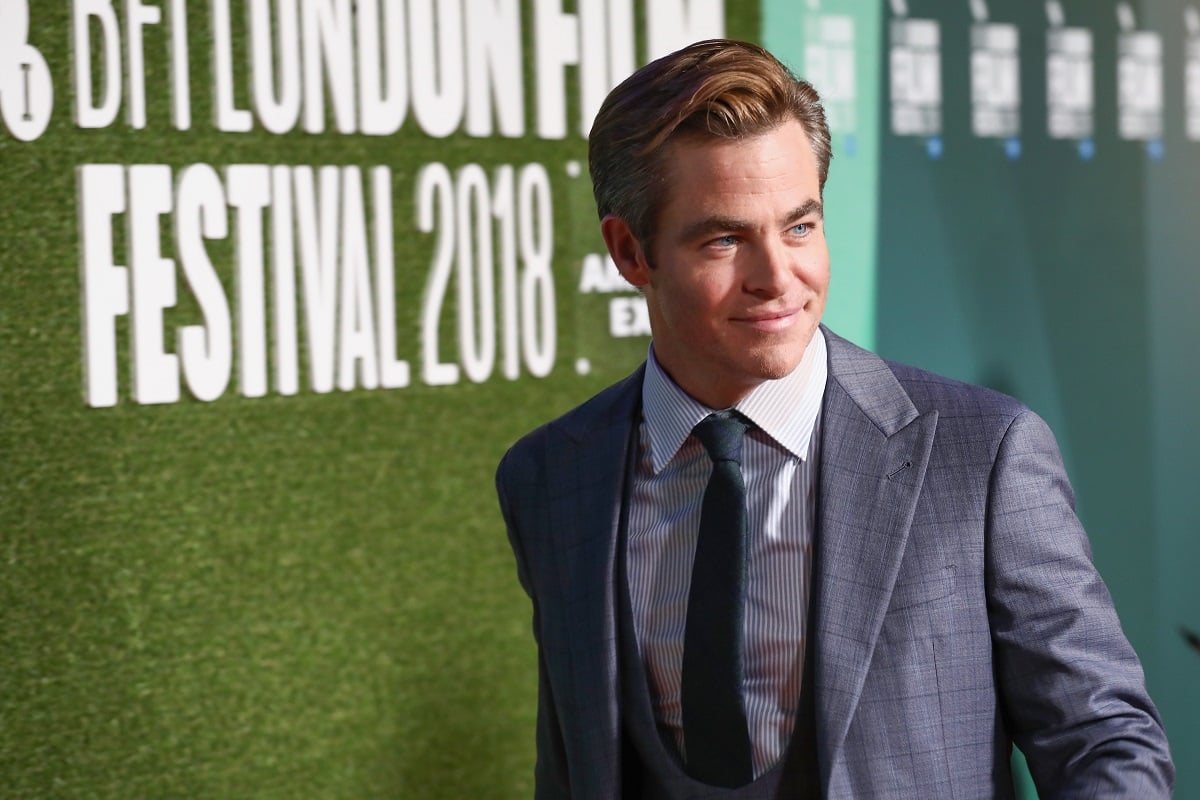 Chris Pine at the 'Outlaw King' premiere.