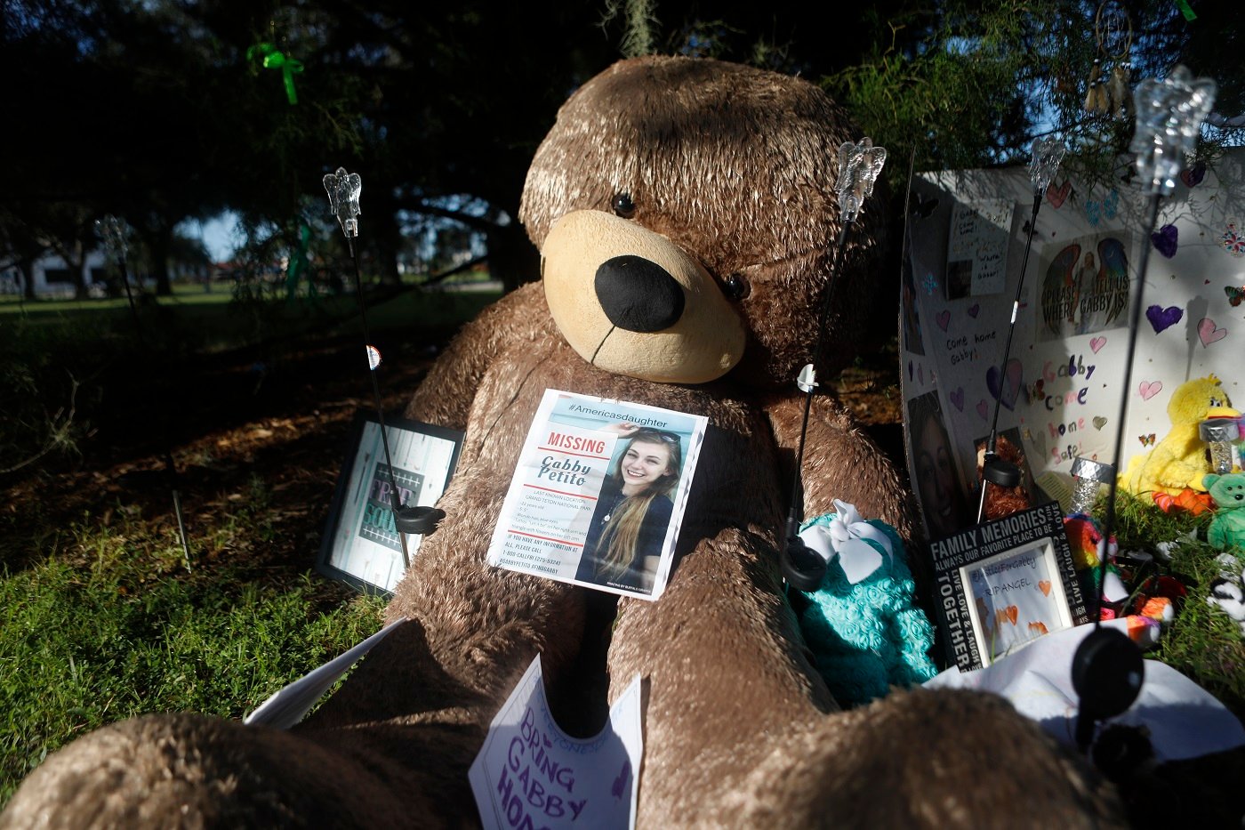 A makeshift memorial dedicated to Gabby Petito in North Port, Florida (September 20, 2021)