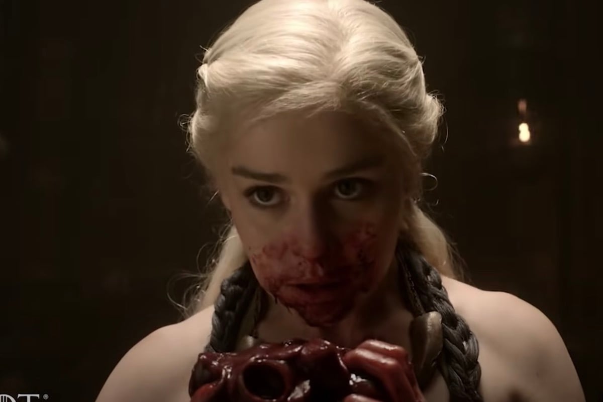 Queen Daenerys Targaryen eats a horse heart in Season 1