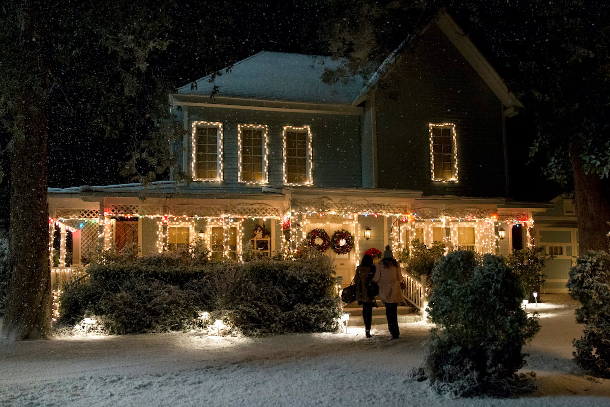 Lorelai Gilmore's house, covered in snow and Christmas lights