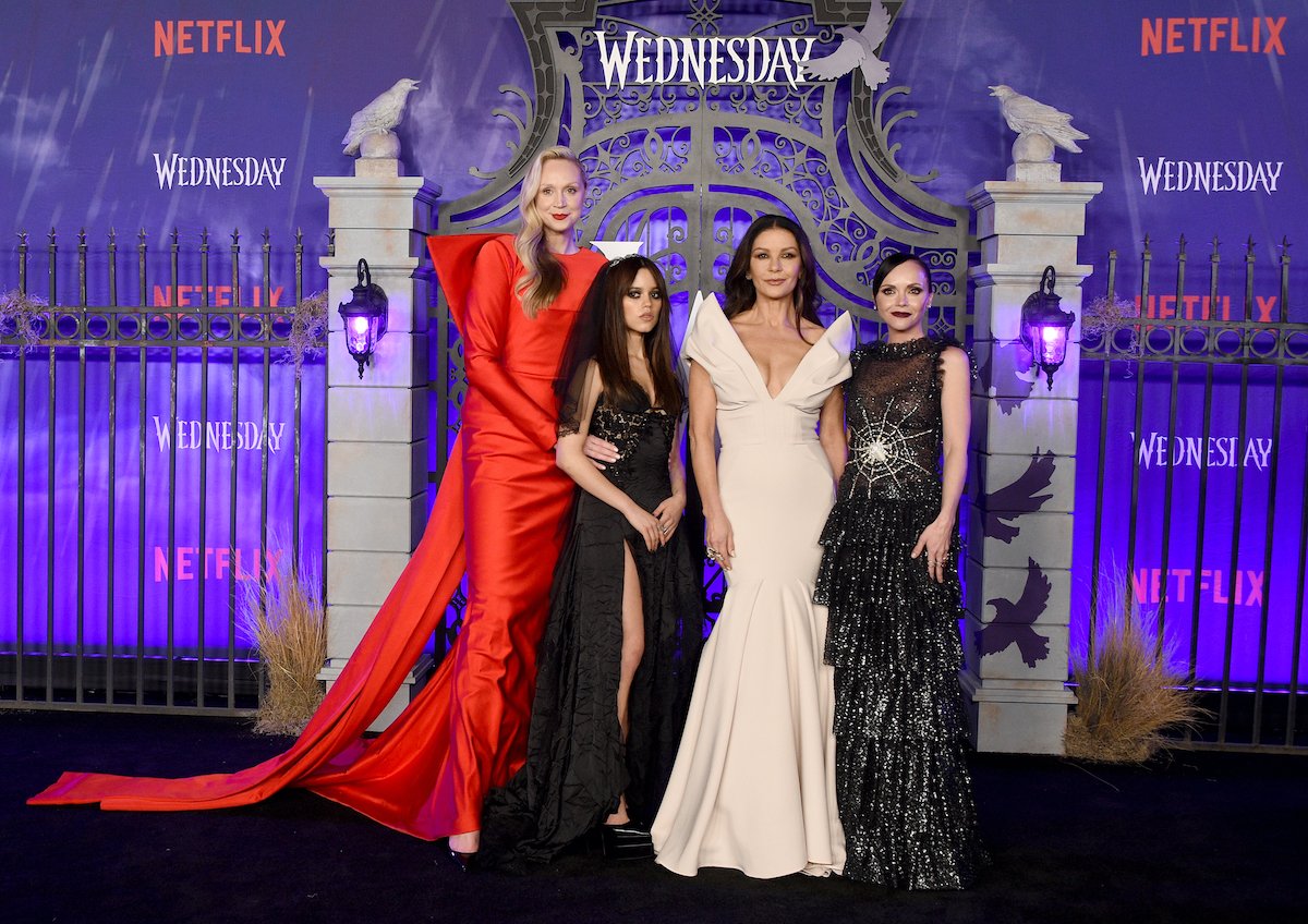 Membrii distribuției de miercuri Gwendoline Christie, Jenna Ortega, Catherine Zeta-Jones și Christina Ricci