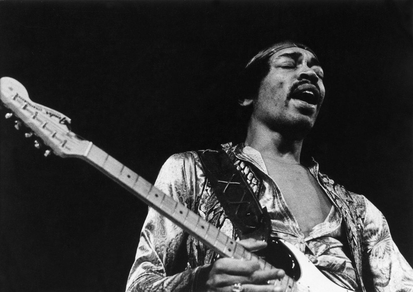 How Jimi Hendrix Came to Own His First Electric Guitar