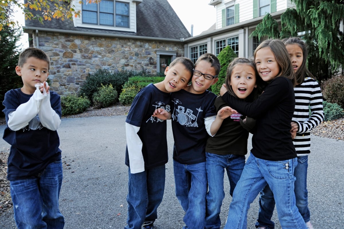 'Jon and Kate Plus 8' sextuplets, Aaden, Collin, Joel, Alexis, Hannah, and Leah Gosselin standing outside their home 'Jon and Kate Plus 8' sextuplets, Aaden, Collin, Joel, Alexis, Hannah, and Leah Gosselin, photo by  Donna Svennevik/ Getty Images.
