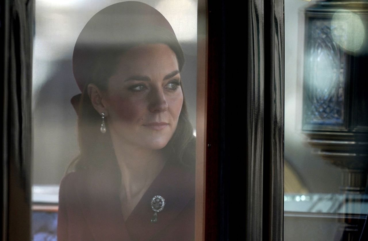 Kate Middleton, Princess of Wales, travels in a State Coach to Buckingham Palace, following a Ceremonial Welcome on Horse Guards Parade in London on November 22, 2022, at the start of the President of South Africa's two-day state visit.