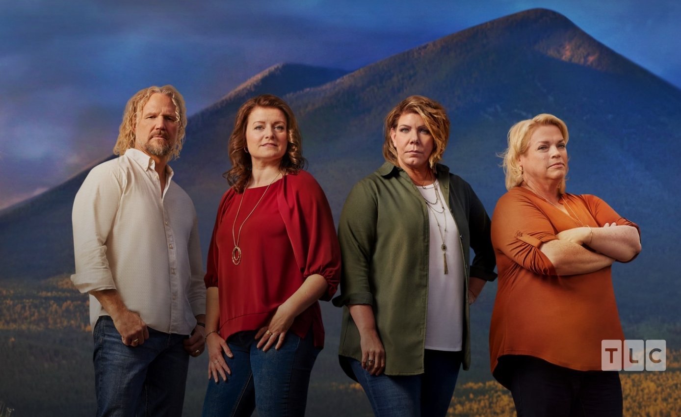 Kody Brown, Robyn Brown, Meri Brown, and Janelle Brown pose in front of Coyote Pass for 'Sister Wives' Season 17 promo on TLC.