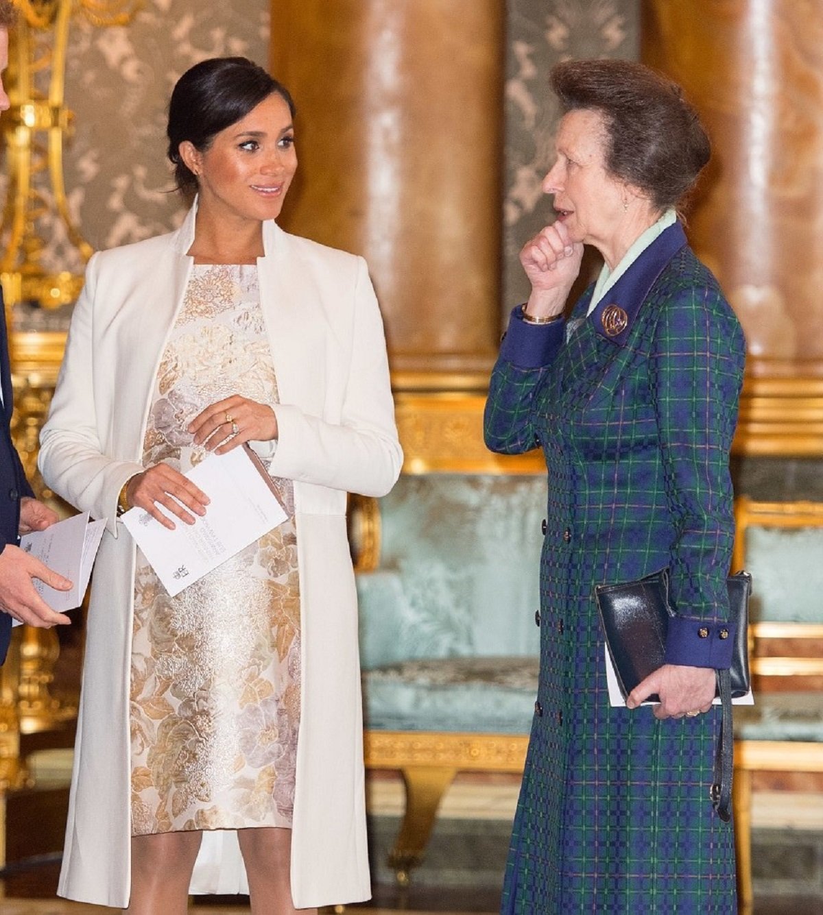 Body Language Expert Points out How Meghan Markle Tried to Build a ...