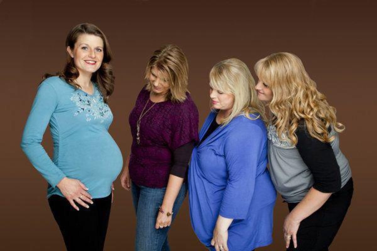 A promo photo for 'Sister Wives' of a pregnant Robyn Brown is on the left while sister wives, Meri, Janelle, and Christine Brown look at her belly.