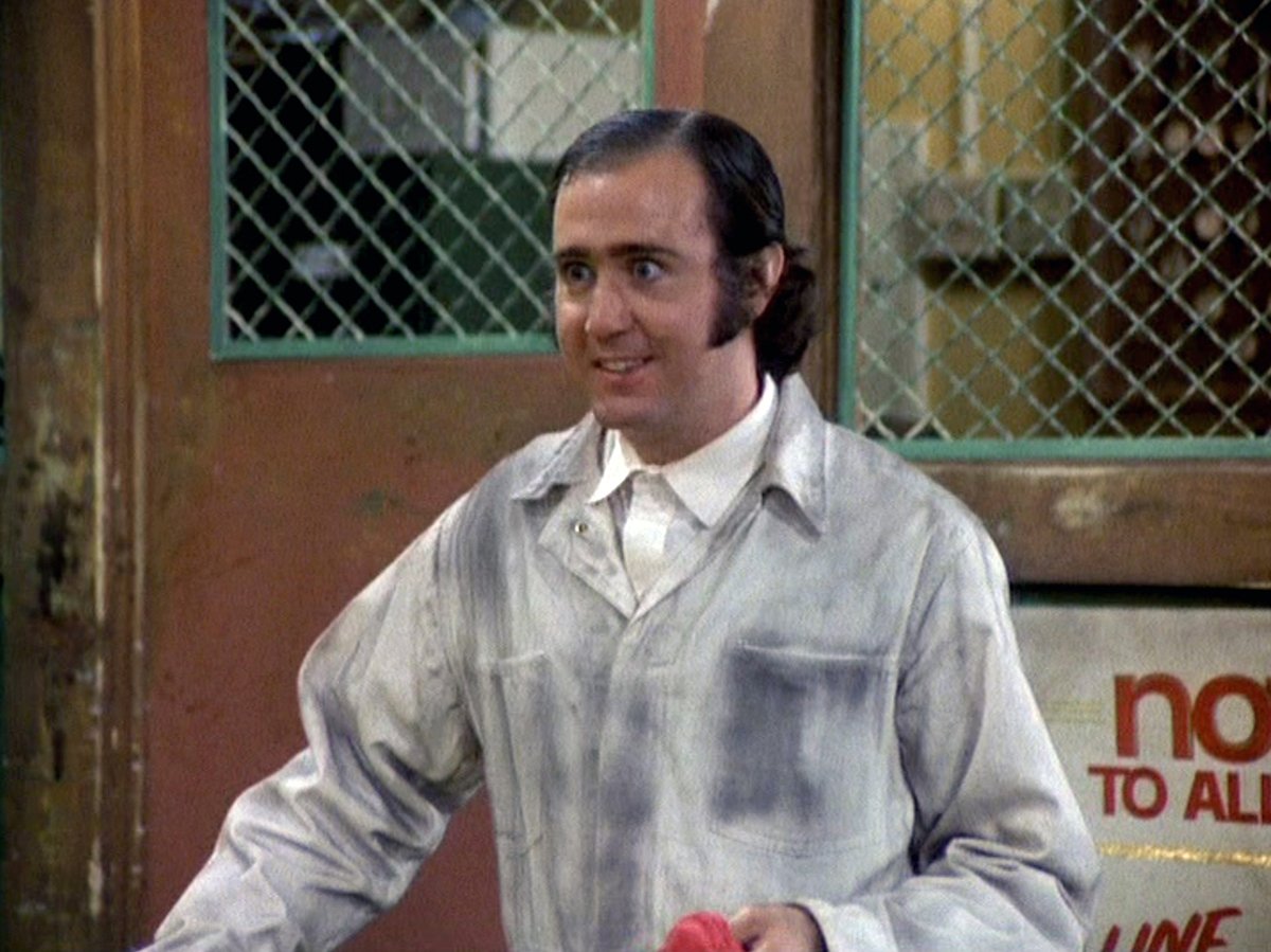 'Taxi': Andy Kaufman smiles as mechanic Latka Gravas